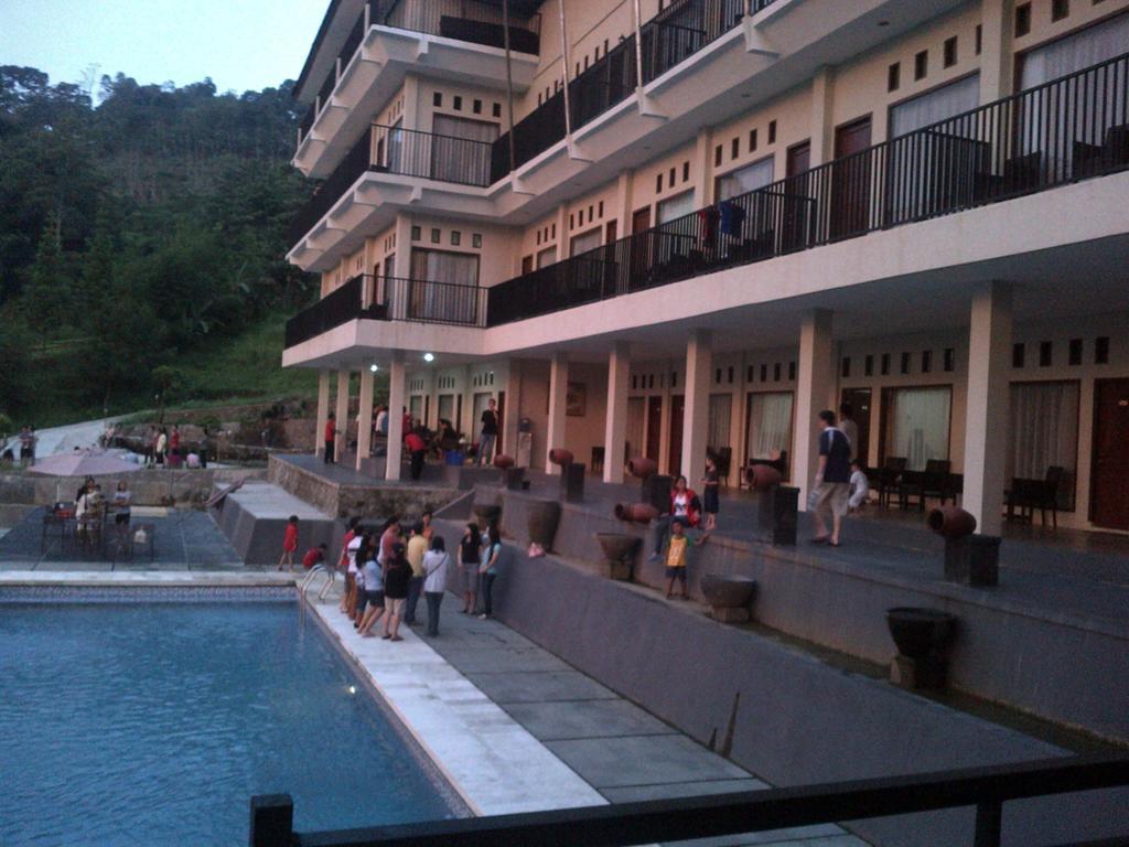 Santa Monica Hotel And Convention Ciherangsating Exterior foto