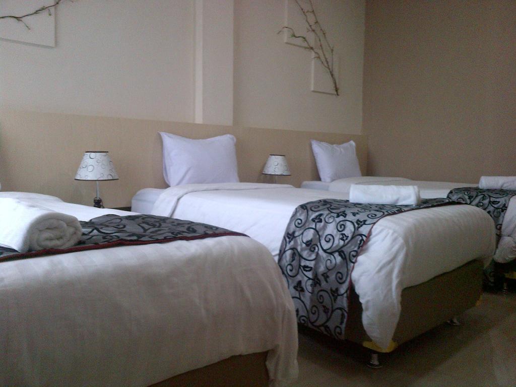 Santa Monica Hotel And Convention Ciherangsating Quarto foto