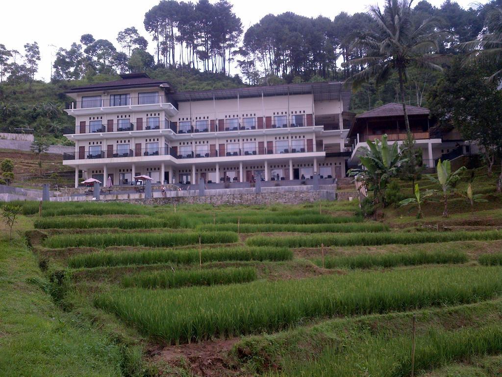 Santa Monica Hotel And Convention Ciherangsating Exterior foto
